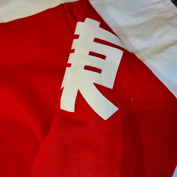 Red cropped hoodie with symbol on sleeve - Picture 5 of 6
